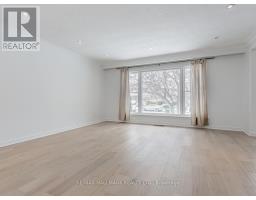 Dining room - 131 Searle Ave, Toronto, ON M3H4B1 Photo 3