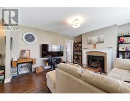 Living room - 559 Cambridge Avenue, Kelowna, BC V1Y7M4 Photo 5
