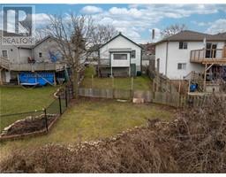 Primary Bedroom - 15 Ball Avenue E, St Catharines, ON L2T1B4 Photo 3