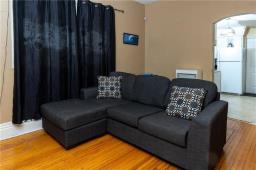 Living room - 704 Victor Street, Winnipeg, MB R3E1Y5 Photo 7