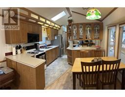 Kitchen - 3980 Squilax Anglemont Road Unit 36, Scotch Creek, BC V0E1M5 Photo 3