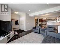 Living room - 1 405 33 Avenue Ne, Calgary, AB T2E2J2 Photo 4