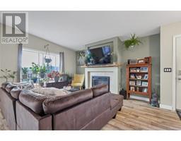 Living room - 6688 Gibbs Road, Vernon, BC V1B3T2 Photo 7