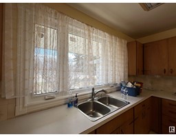 Primary Bedroom - 4880 54 Ave, Drayton Valley, AB T7A1A1 Photo 5