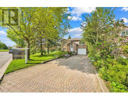 14 Harrison Cres, Barrie, ON L4N7R9 Photo 3
