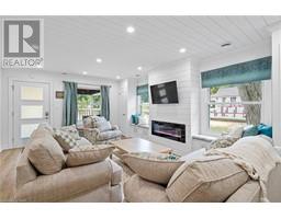 Living room - 325 Lakewood Avenue, Crystal Beach, ON L0S1B0 Photo 6