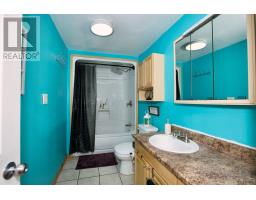Bathroom - 230 Nipissing Ave, Temiskaming Shores, ON P0J1P0 Photo 6