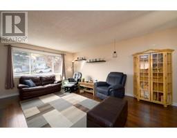 Living room - 376 Waddington Drive, Kamloops, BC V2E1M5 Photo 3
