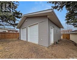 Enclosed porch - 641 Eastwood Street, Prince Albert, SK S6V2T4 Photo 5