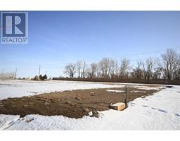 158 Meadows Crescent, Taber, AB T1G0G7 Photo 2