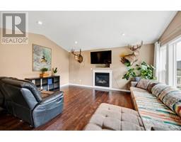Living room - 2656 Briarwood Ave, Kamloops, BC V2B0E2 Photo 5