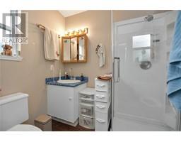 Bathroom - 704 Kelly Rd, Colwood, BC V9B2A7 Photo 7