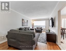 Living room - 40 Wintergreen Rd, Toronto, ON M3M2J2 Photo 6
