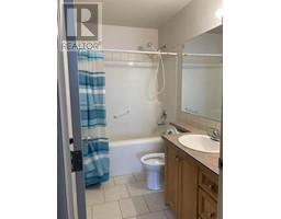 4pc Bathroom - 310 1507 Centre A Street Ne, Calgary, AB T2E2Z8 Photo 5