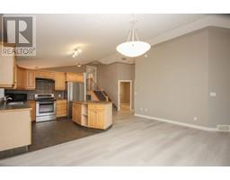 4pc Bathroom - 84 Oakfield Close, Red Deer, AB T4P0C9 Photo 6