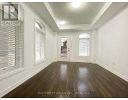 Great room - 208 Glad Park Ave, Whitchurch Stouffville, ON L4A1X1 Photo 3