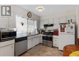 Eat in kitchen - 7107 43 Avenue, Camrose, AB T4V4A1 Photo 2