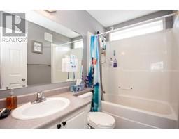 4pc Bathroom - 9005 60 A Avenue, Grande Prairie, AB T8W2N4 Photo 5