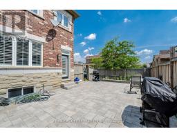Family room - 426 Queen Mary Dr, Brampton, ON L7A4L1 Photo 4