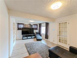 Living room - 1425 Alexander Avenue, Winnipeg, MB R3E1L5 Photo 4