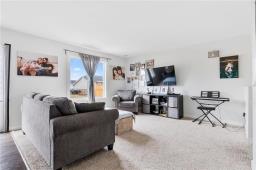 121 Crescentwood Drive, Steinbach, MB R5G2P9 Photo 6