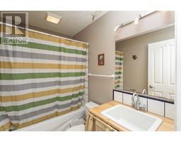 4pc Bathroom - 40 260048 Township Rd 420, Rural Ponoka County, AB T4J0B3 Photo 6