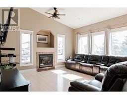 Family room - 121 Williams Place, Fort Mcmurray, AB T9H5R1 Photo 3