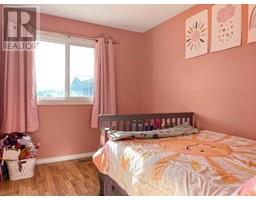 Primary Bedroom - 10542 98 Avenue, Grande Cache, AB T0E0Y0 Photo 6