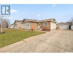 Kitchen - 1362 Queen Crescent, Moose Jaw, SK S6H3G4 Photo 3