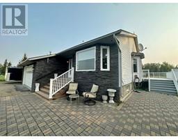 Living room/Dining room - 150 Lauras Spruce Drive, Lac La Biche, AB T0A2C1 Photo 2
