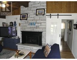 Living room - 9680 Lake Road, Kettle Point, ON N0N1J1 Photo 6