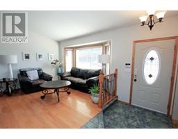 Eat in kitchen - 169 Dixon Crescent, Red Deer, AB T4R2H4 Photo 3
