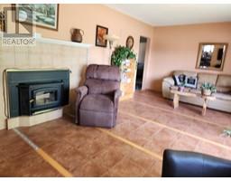 Living room - 6406 89th Street, Osoyoos, BC V0H1V1 Photo 5