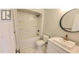 4pc Bathroom - 640 West Street Unit 2, Prescott, ON K0E1T0 Photo 5