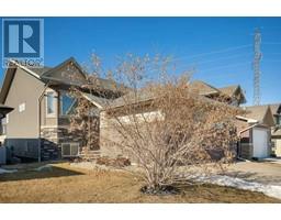 Kitchen - 258 Viscount Drive, Red Deer, AB T4R0M7 Photo 3