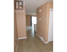 Living room - 207 851 Chester Road, Moose Jaw, SK S6J0A4 Photo 3