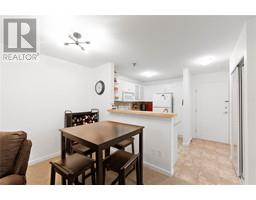 Primary Bedroom - 980 Glenwood Avenue Unit 211, Kelowna, BC V1Y9P2 Photo 6