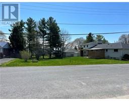5 Manitou Crescent E, Amherstview, ON K7N1B1 Photo 3