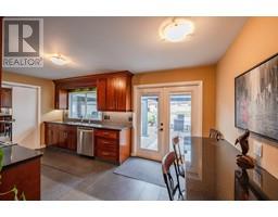 Living room - 323 Windsor Avenue, Penticton, BC V2A2K5 Photo 5