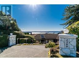 2289 Westhill Drive, West Vancouver, BC V7S2Z2 Photo 2