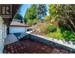 2289 Westhill Drive, West Vancouver, BC V7S2Z2 Photo 5