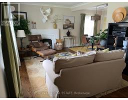 Living room - 230 Scarboro Cres, Toronto, ON M1M2J4 Photo 2