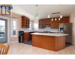 Kitchen - 156 Laurier Road, Fort Mcmurray, AB T9K2K3 Photo 6