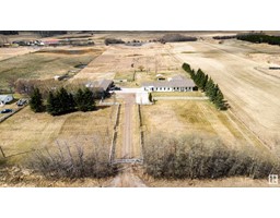 Family room - 51214 Rge Rd 232, Rural Strathcona County, AB T8B1K8 Photo 4