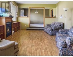 Living room - 5411 Kennedy Road, 100 Mile House, BC V0K2E0 Photo 3