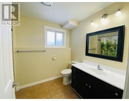 4pc Bathroom - 1 2 3 4 350 Primrose Road, Kelowna, BC V1X2G5 Photo 7