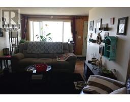 Living room - 472 Hartley Street, Quesnel, BC V2J1W6 Photo 3