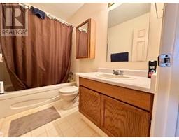 2pc Bathroom - 15 Hillside Avenue, Swan Hills, AB T0G2C0 Photo 7