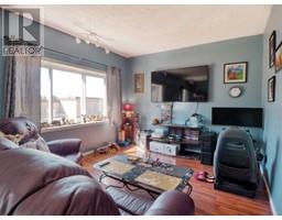 Living room - 4906 51 Avenue, Bentley, AB T0C0J0 Photo 6