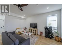 Living room - 1074 Elk Street, Penticton, BC V2A2S6 Photo 7
